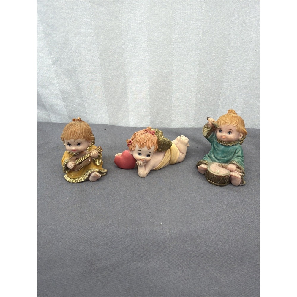 Mini Figurines Baby Holding A Heart‎ From The Drum And Play The Violin Guitar